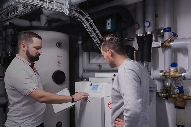 ELCOTechniker erklärt die Heizkurve